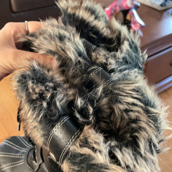 Faux fir lined winter boots - Picture 3 of 3